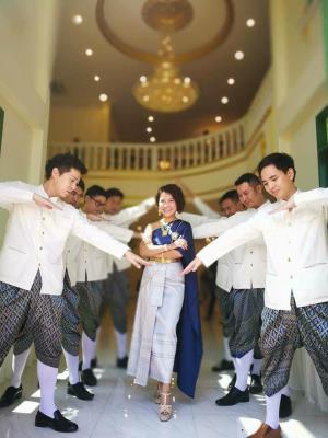 ชุดไทยเพื่อนเจ้าสาว เช่าที่แบมบี้ เวดดิ้ง ห้วยขวาง